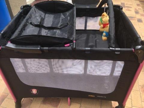 Mobile baby cot