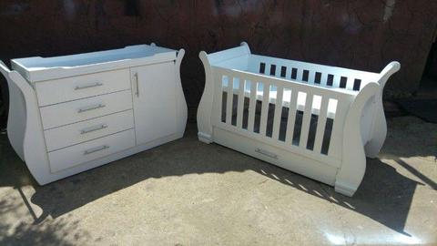 Baby Cot and Compactum