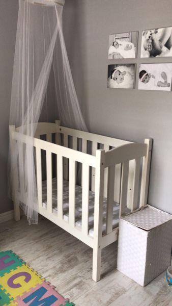 Standard baby cot (mattress included)