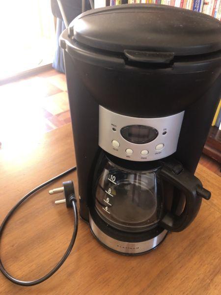 Coffee machine with booklet