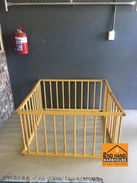 Foldable wooden play pen