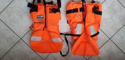 CHILD'S LIFEJACKET