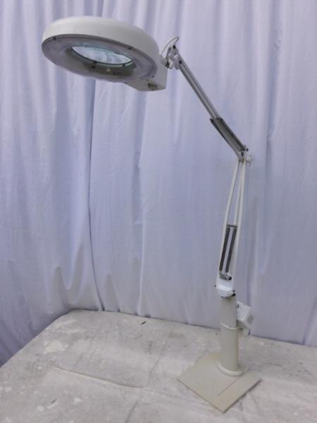 MAGNIFYING LAMP (WORKING COND.) R1195