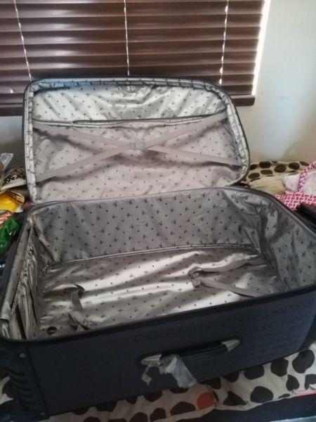 Large wheel suitcase