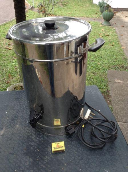 R900.00 … 20 Litre Stainless Steel Urn. As New
