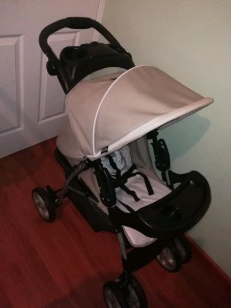 Graco travel system with base