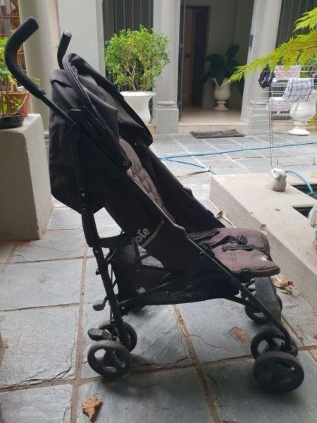 Stroller - Ad posted by Tanya de Villiers