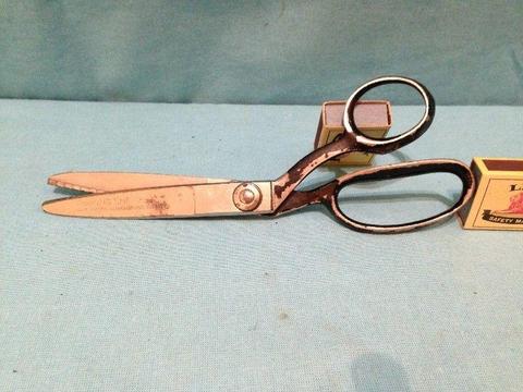 R50.00 … Pinking Scissors. Good Condition