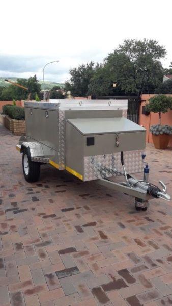 New custom built camping trailer complete with camp master fridge/freezer 12v/220