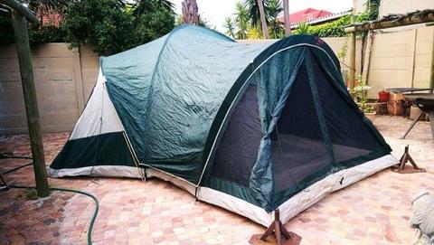 6 Sleeper Camping tent natural instincts