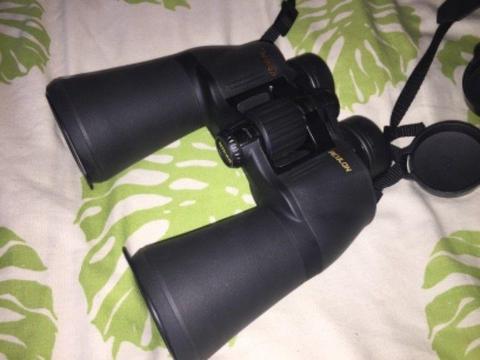 Binoculars: Nikon Aculon