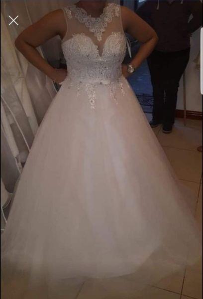 WEDDING DRESSES CLEARANCE SALE FEOM R500- R1500