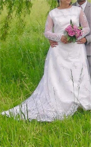 Wedding dress embellished Lace