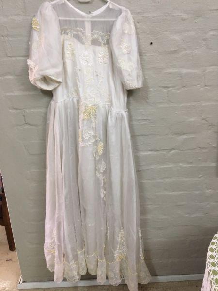 Wedding Dress ( size 40 )