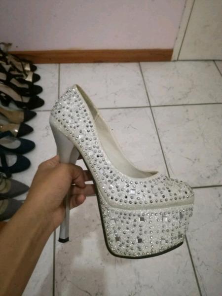Silver heel Size 3