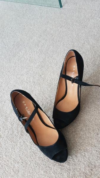 Reduced Black Evening shoes size 6 UK / 8 US