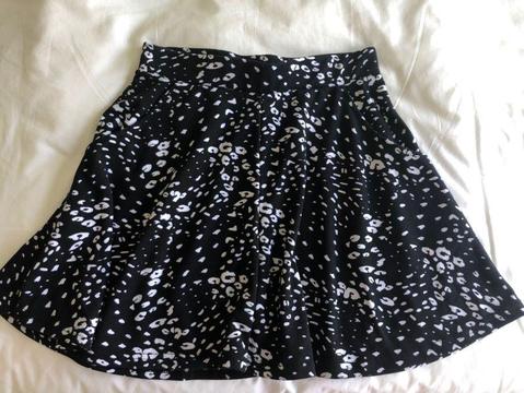 Spotted black skirt