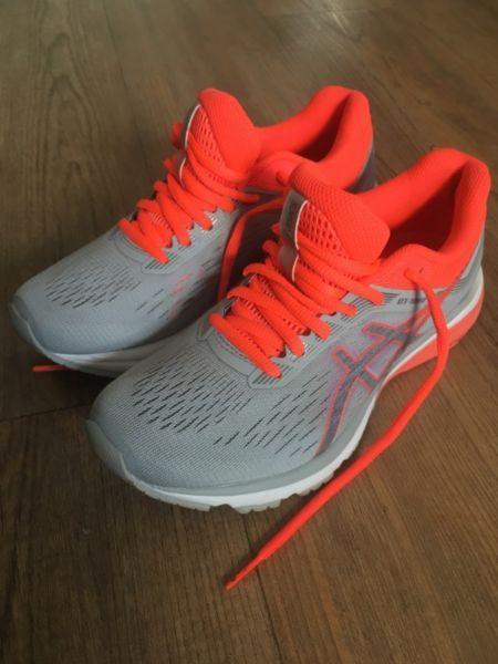 Asics GT-1000 Ladies Runners (US Size 7 / UK Size 5)