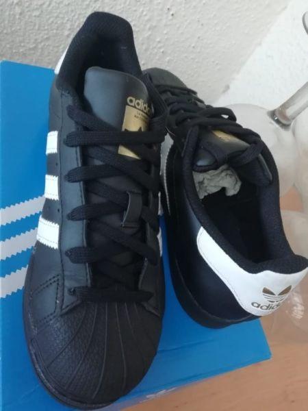 Junior Black Adidas Superstar