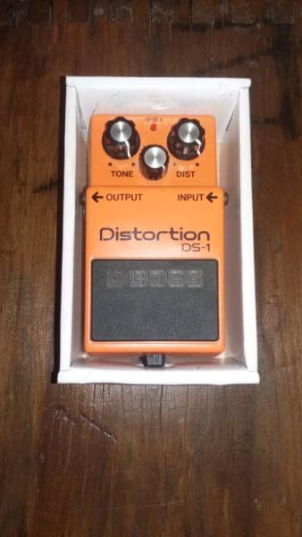 BOSS DS-1 Distortion guitar effects pedal IMMACULATE condition!
