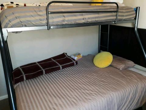 Metal Tri-bunk in very good condition