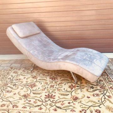 Very comfortable chair. Coricraft swade lounger