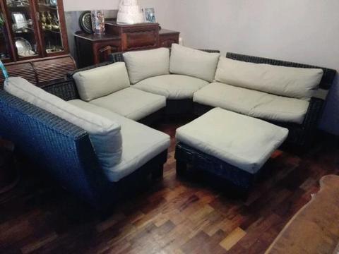 5 Piece dark wicker lounge suite