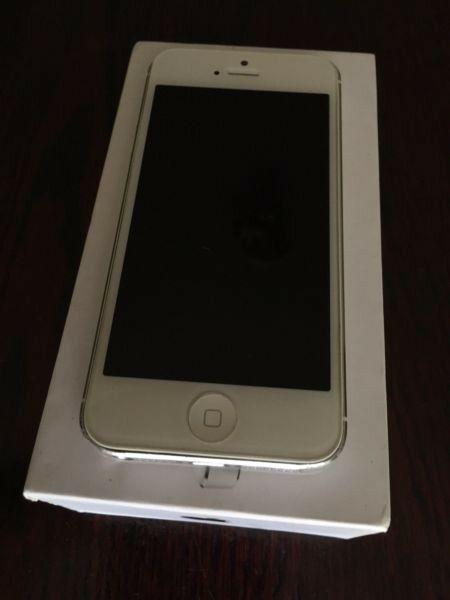 iPhone 5 16GB White FOR SALE