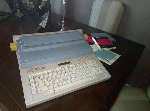 Olivetti ET Personal 56 electric Typewriter
