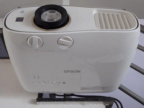 NEW: EPSON EH-TW6700 (in white) Daylight, Full HD, 3D-Projector Urgent