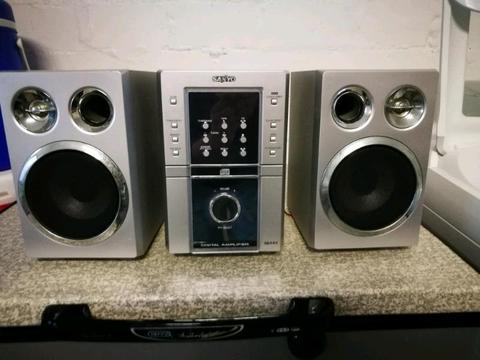 Sanyo Digital Amplifier and Speakers For Sale