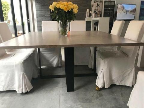 Dining Room table ( Flawless condition )