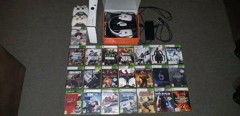 XBOX 360+ 21 GAMES AND HEADSET