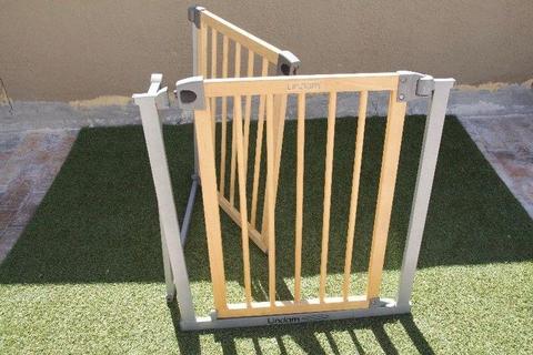 Lindam Beech wood Baby gate