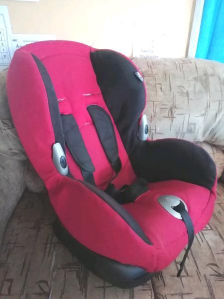 Reclining Maxi Cozi carseat 9-18kg