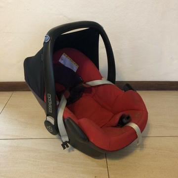 Maxi Cosi Pebble car seat (red) + family fix base
