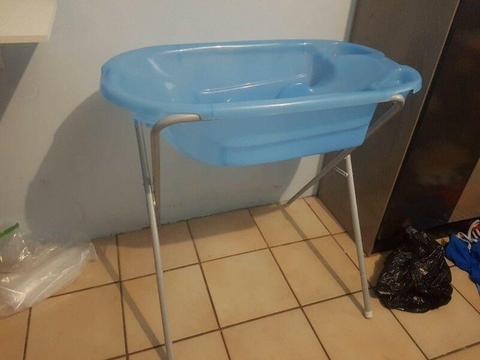 Bath with stand R250