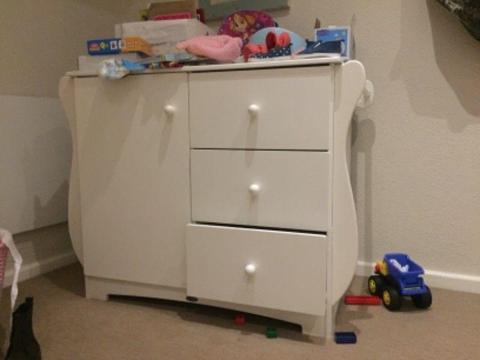 Treehouse compactum and cot for sale. R3500 for both