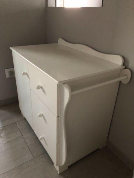 Treehouse compactum and cot