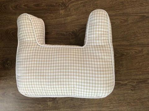 Feeding pillow- cream