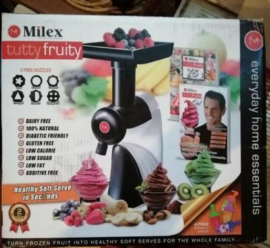 Frozen fruit soft serve machine