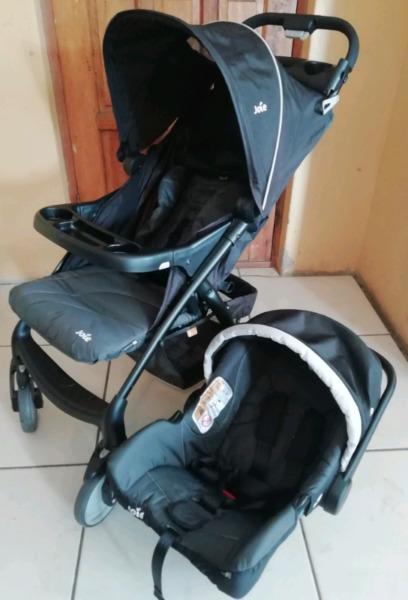 Joie travel system (immaculate condition)