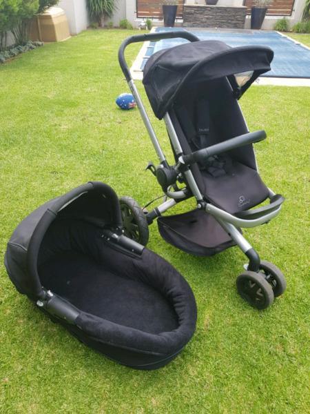 Quinny Buzz pram and bassinet and Maxo Cozi base and Pebble car seat