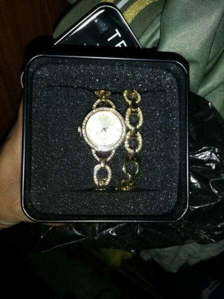 Tempo watch and bracelet set for sale urgently