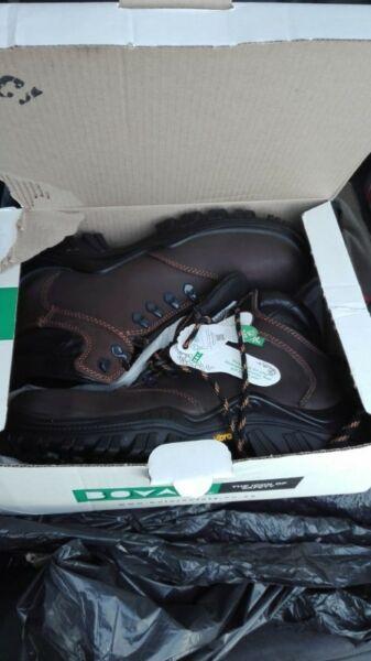 Brand new jim green safety boots for sale size 11
