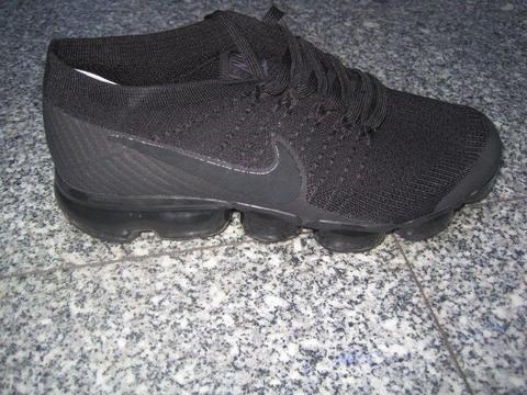 Nike vapourMax tripple black