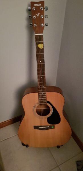 Yamaha F310 Acoustic Guitar steel strings