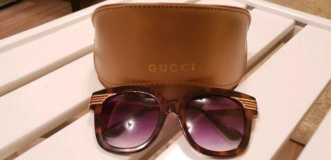 Gucci sunglass for r1,299