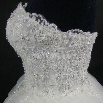 Ball gown wedding dress