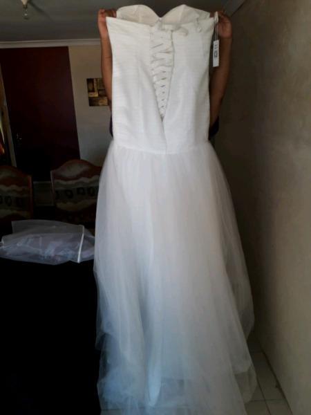 New wedding dress for sale